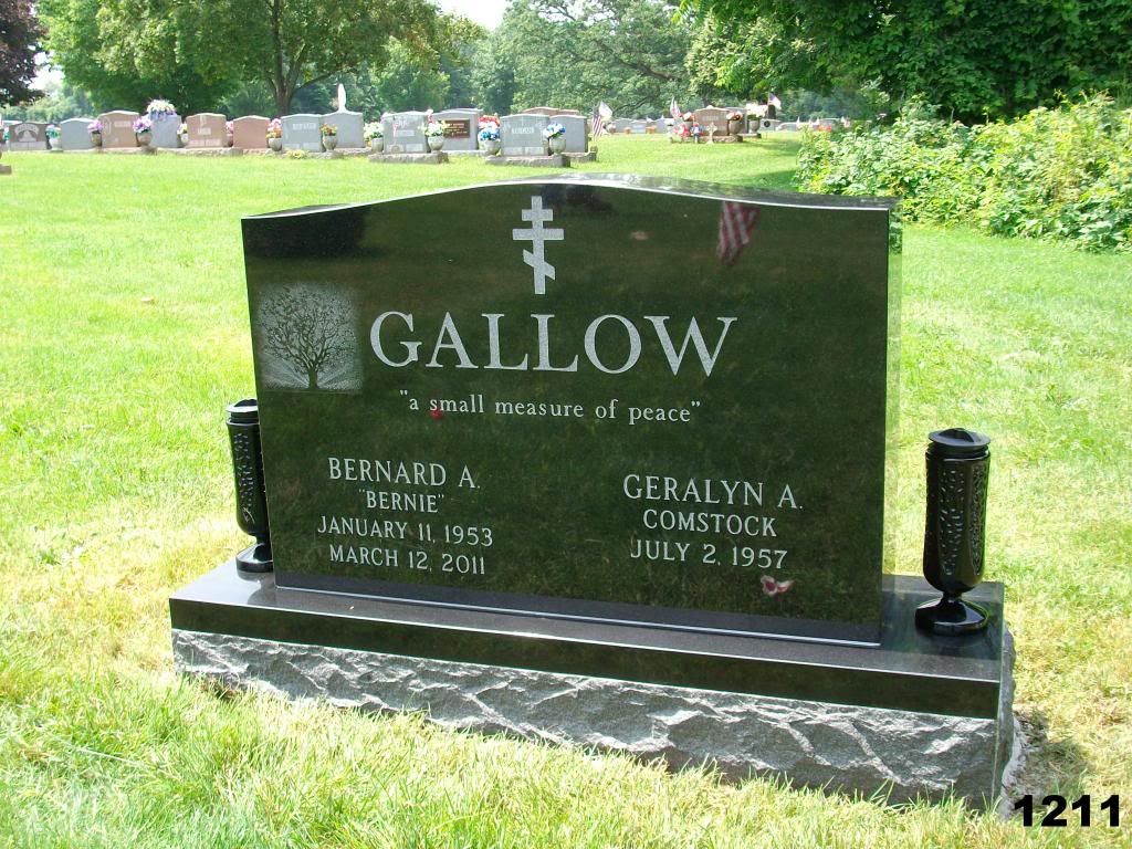 monument,headstone,gravestone,tombstone,memorial