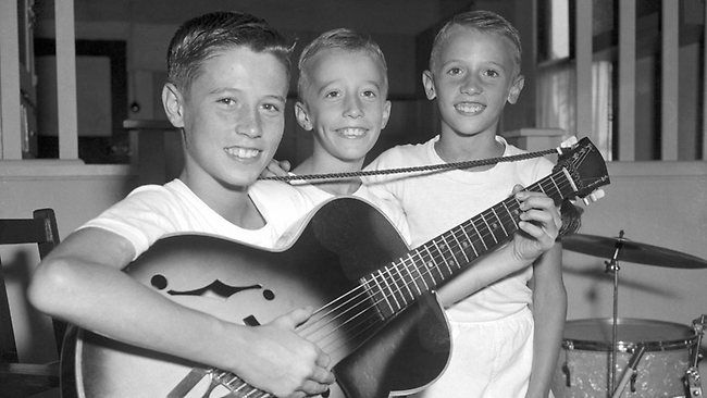 418399-the-gibb-brothers_zps1a6d421c.jpg