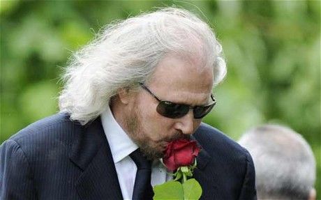 Barry-Gibb_2270882c.jpg