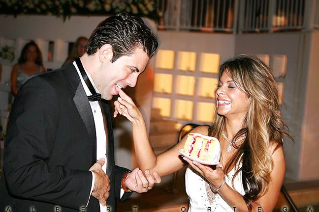 http://i1082.photobucket.com/albums/j374/ortegaphoto/wedding03.jpg
