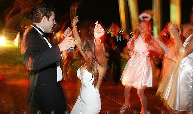 http://i1082.photobucket.com/albums/j374/ortegaphoto/wedding06.jpg
