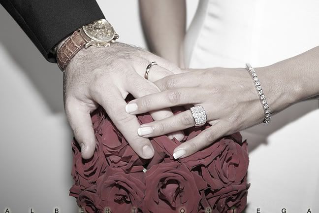 http://i1082.photobucket.com/albums/j374/ortegaphoto/wedding07.jpg
